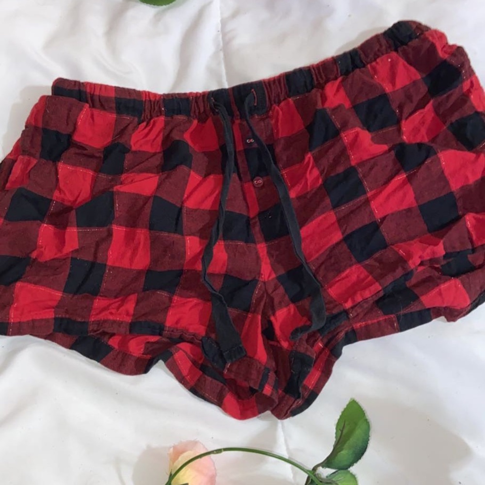 Pjs booty shorts❤️🖤